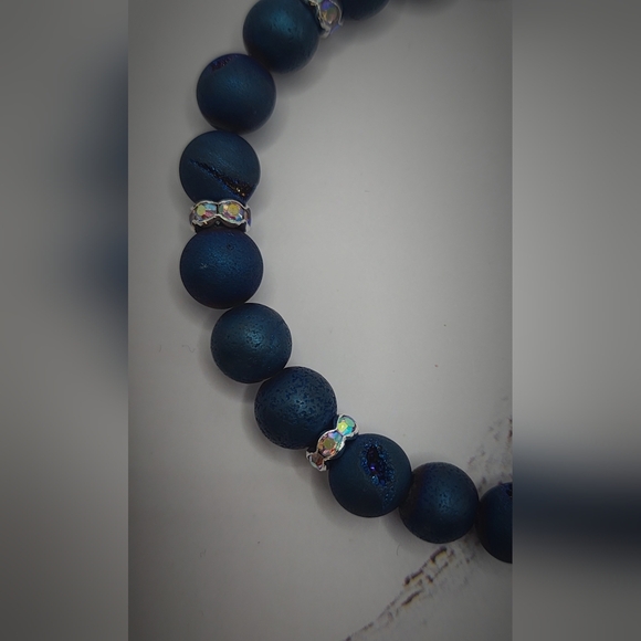 Blue Druzy Agate gemstone stretch bracelet Design by FreeSpirit (Me!) - Picture 1 of 8